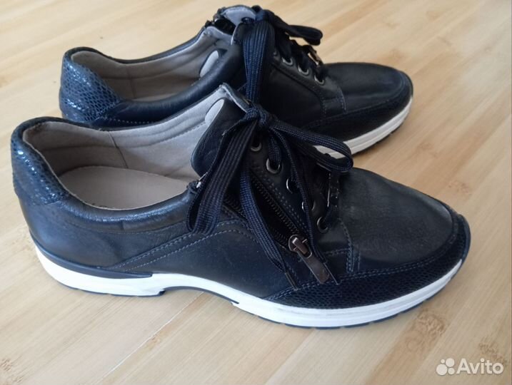 Кроссовки женские 39 размер ф Caprice