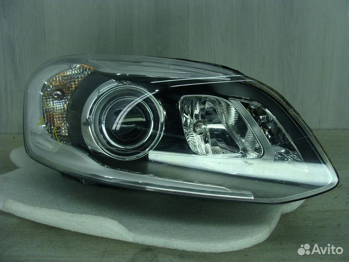 Фара правая Volvo XC60