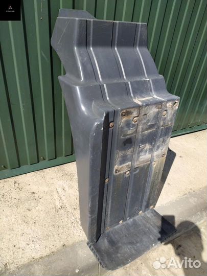 Подкрылок кабины лев. MAN TGS 2008 81612100675