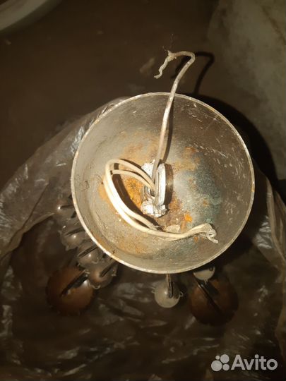 Люстра очень старая