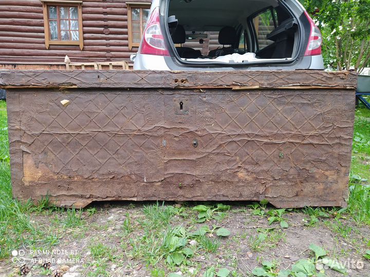Сундук старинный