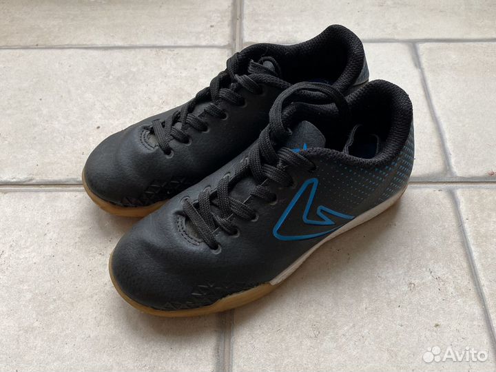 Кроссовки футбольные