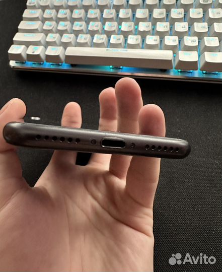 iPhone 8, 64 ГБ