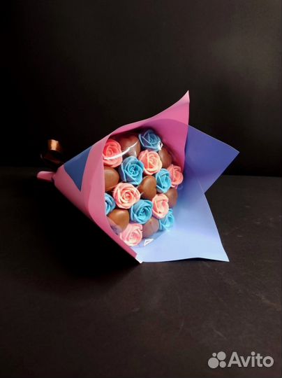 Шоколадные Розы и Сердца - 19 шт в Букете