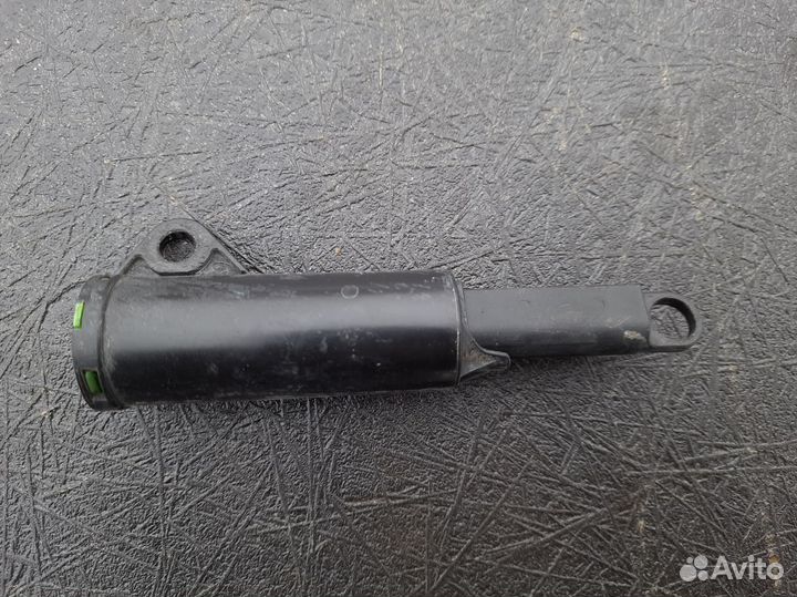 Амортизатор бардачка Форд Фокус 2