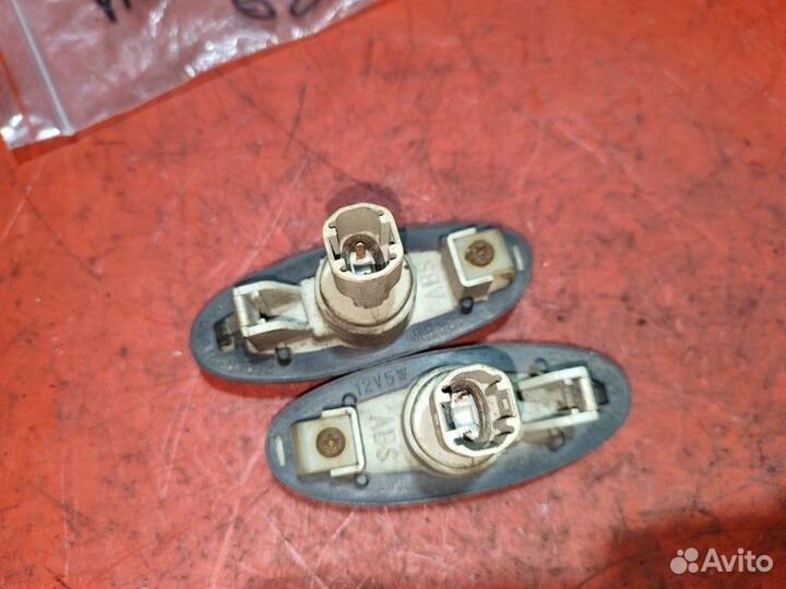 Повторитель в крыло Mazda 626 Ge седан 1.8 FP 1992