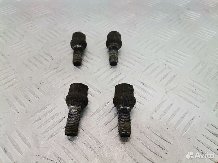 Болт Nissan Micra 2 (K11) 2003