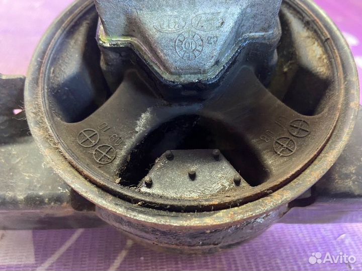 Подушка двигателя левая Kia Rio 2 JB G4EE 2010