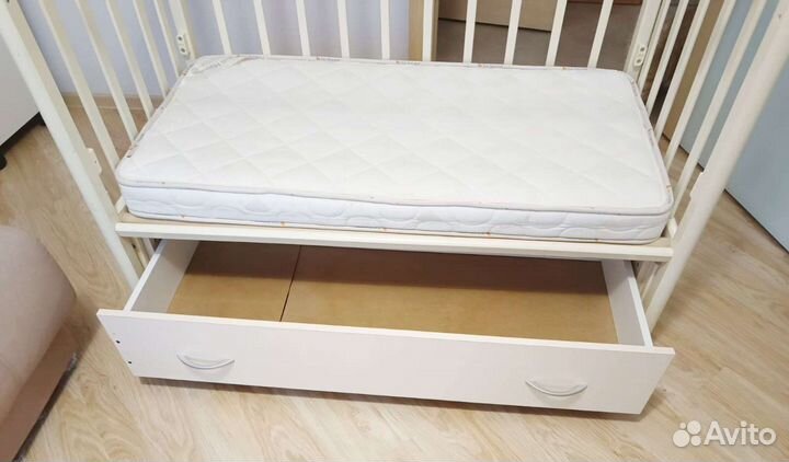 Кроватка с маятником (цвет: слоновая кость)