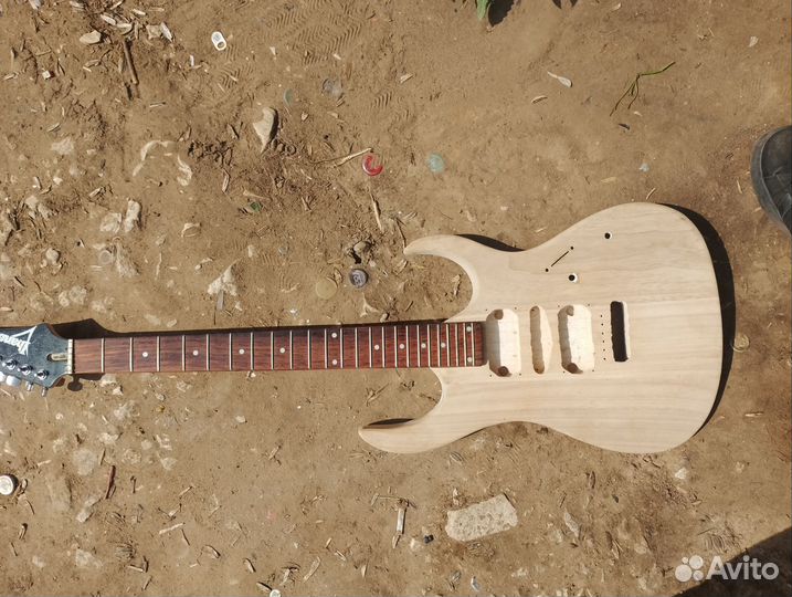 Акустическая гитара