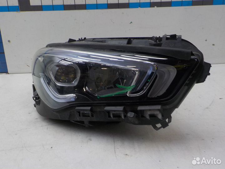 Фара правая на Mercedes-Benz CLA