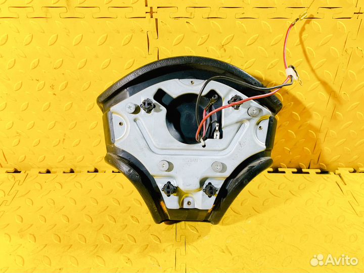 Накладка руля Nissan Primera P10 1990-1996