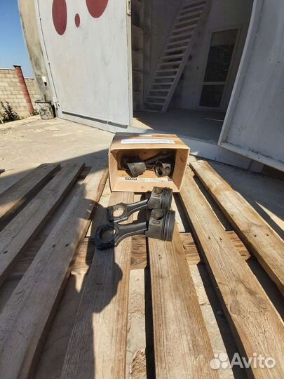 Поршневая система на Mersedes- Benz Sprinter 315