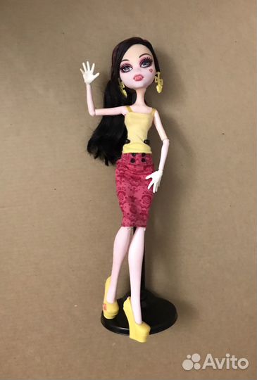 Drakulaura monster high