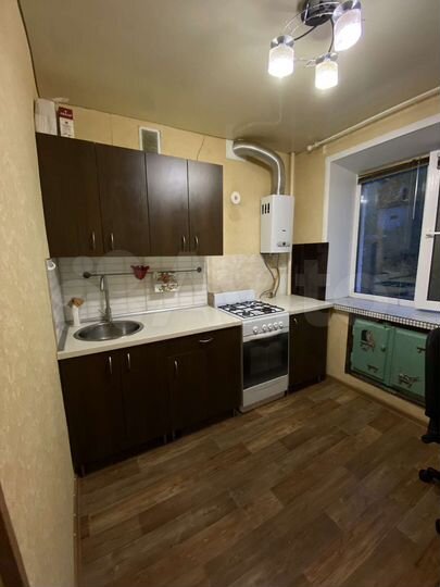 2-к. квартира, 42 м², 2/4 эт.