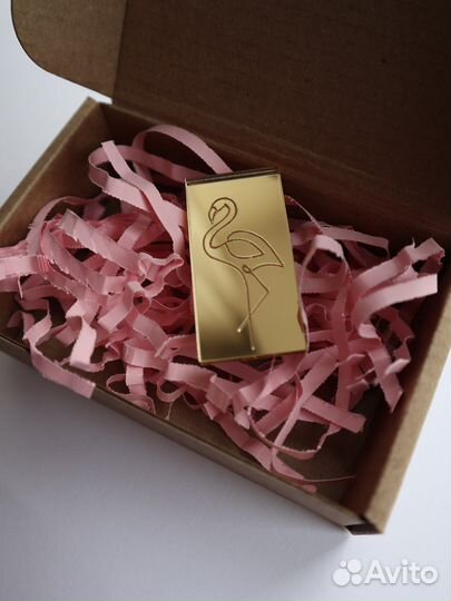 Зеркальная брошь фламинго