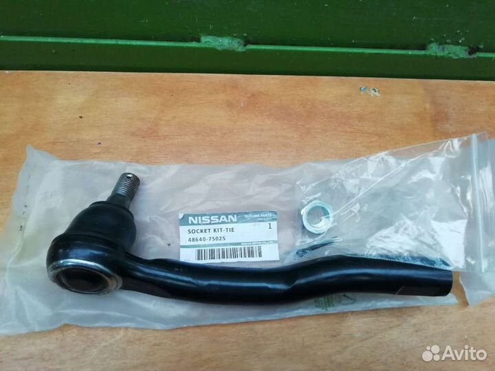 Наконечник рулевой правый на Infiniti QX56 /JA60