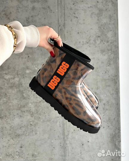 UGG classic clear mini panther