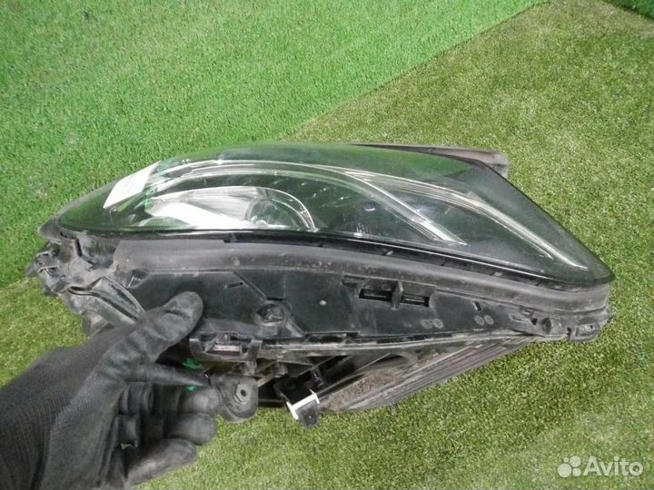 Фара правая Mercedes-Benz E-Class