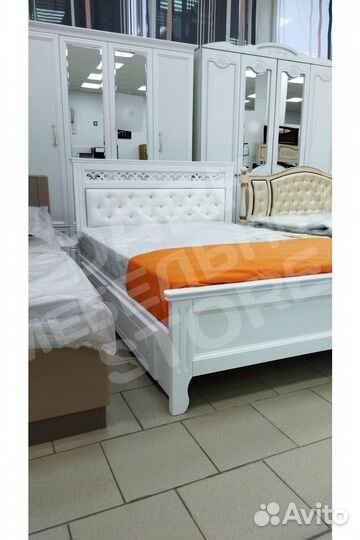 Спальный гарнитур