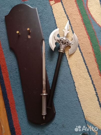 Топор сувенирный на щите, меч сувенирный