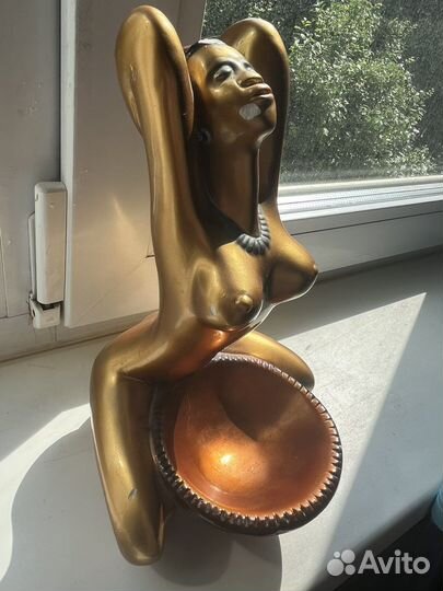 Пепельница девушка