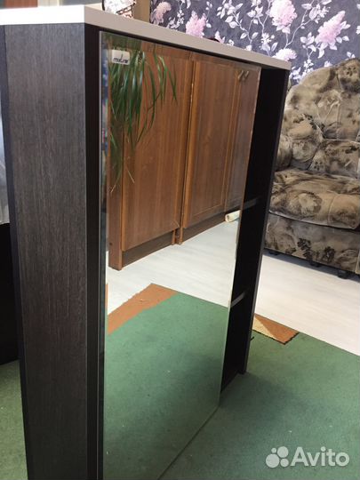 Шкаф с зеркалом