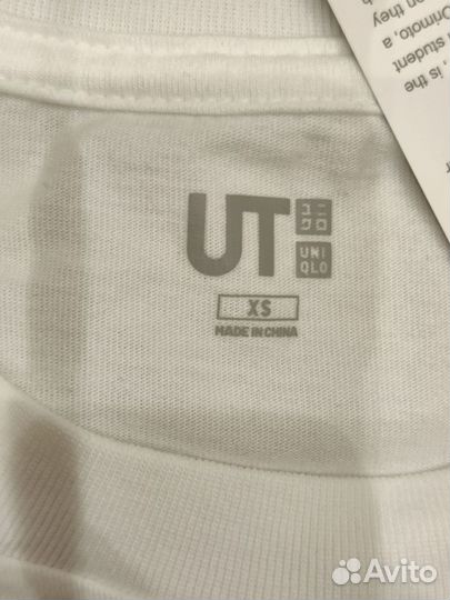 Футболка белая с принтом Uniqlo