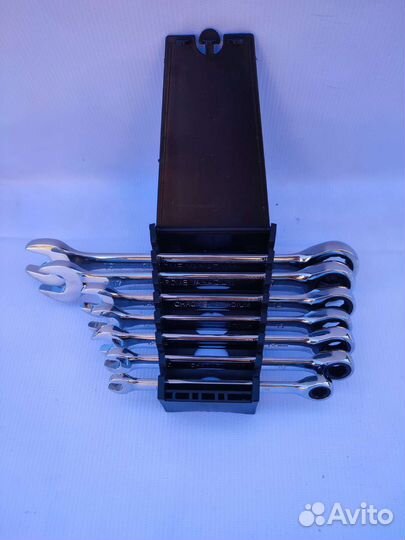 Набор гаечных ключей с храповым механизмом