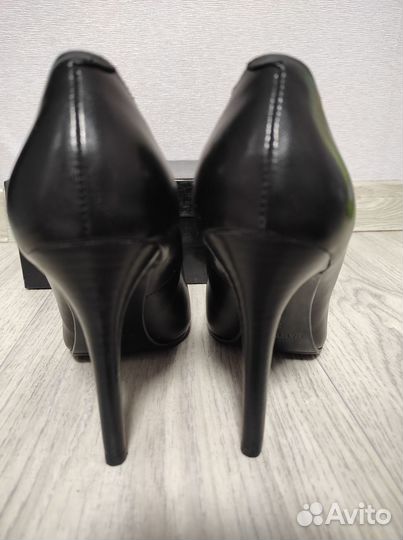 Туфли лодочки 38 39 новые