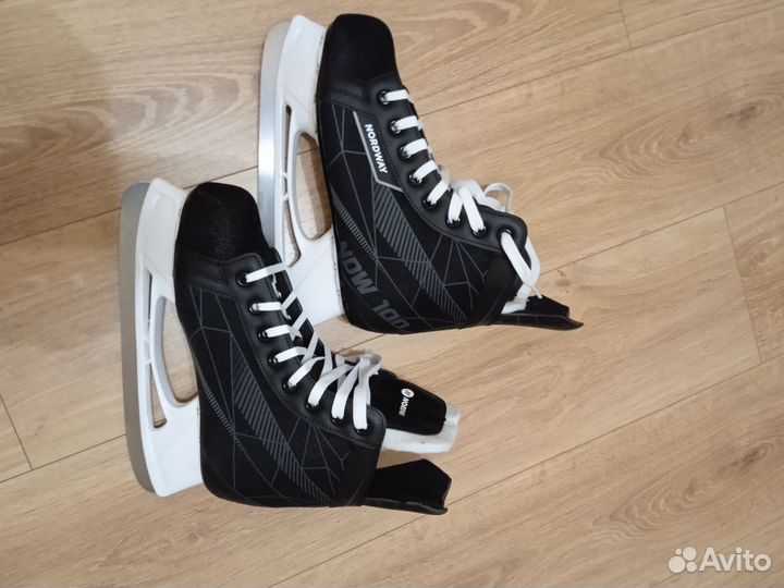 Коньки хоккейные