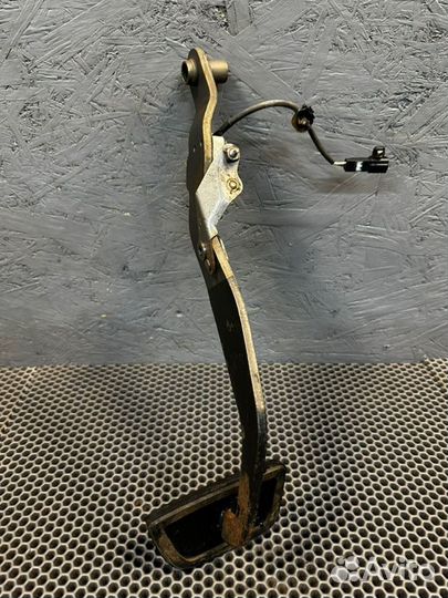 Педаль тормоза передняя левая Lexus Rx 350