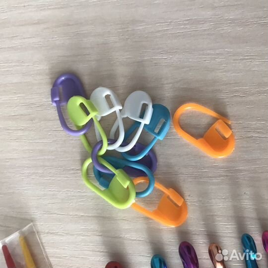 Набор для вязания - крючки, иглы, маркеры