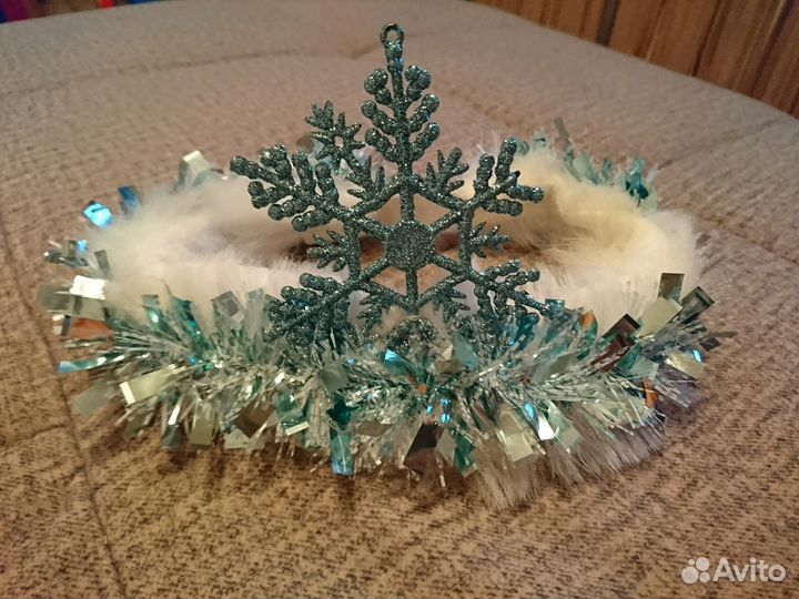 Карнавальный костюм снеговика и снежинки