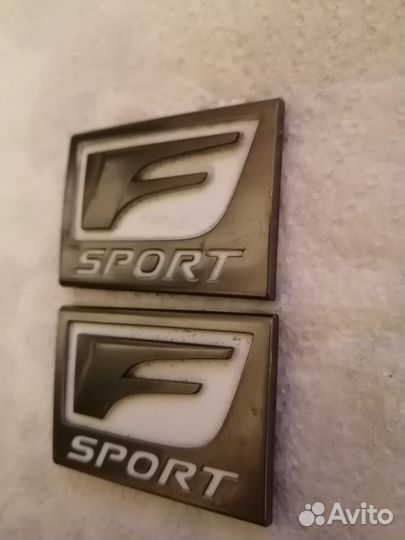 Эмблема Lexus F-sport