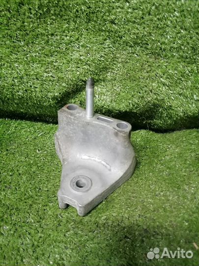 Кронштейн опоры двс передний правый 12305-28160 To