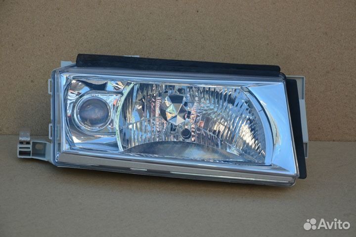Фара правая на Skoda Octavia Tour с птф