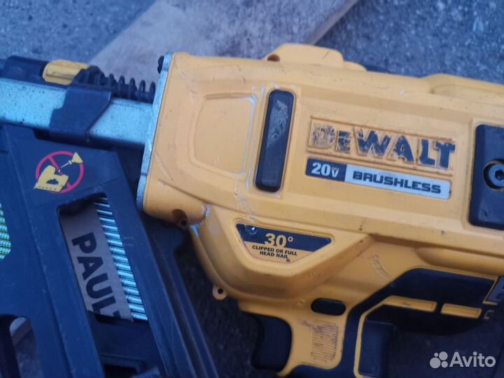 Нейлер Dewalt DCN692