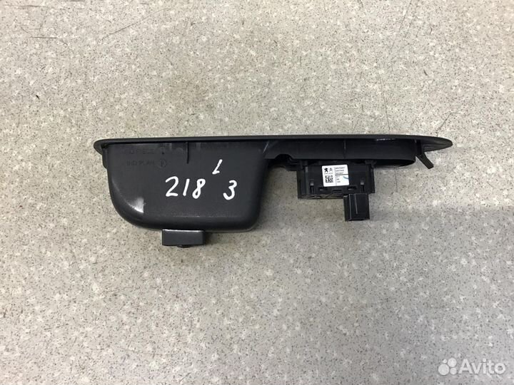 Кнопка стеклоподъемника Citroen C4 II 2011