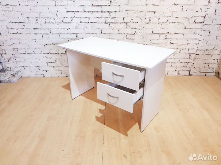 Стол с ящиком