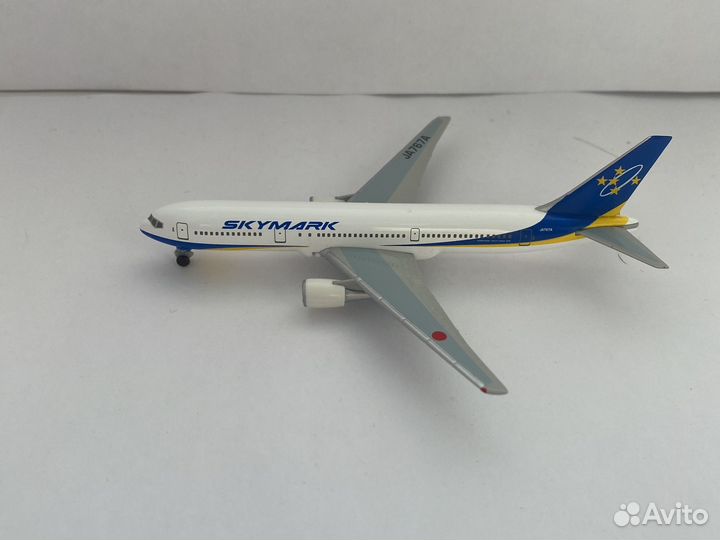 Самолет herpa boeing 767 300