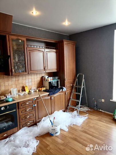 Поклеить обои, покраска стен и потолков