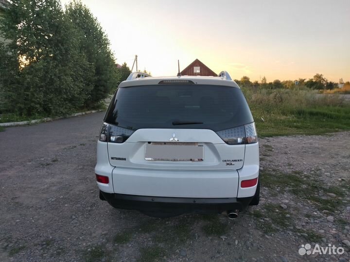 Mitsubishi Outlander 2.0 CVT, 2010, битый, 237 000 км