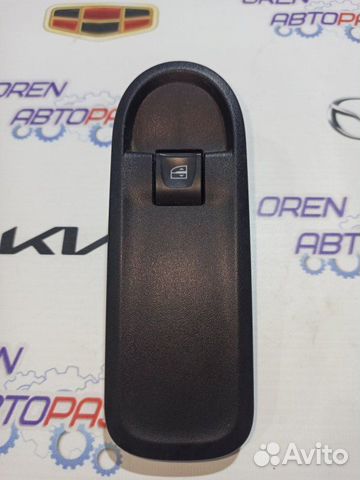 Кнопка стеклоподъемника передняя правая Nissan