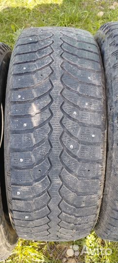 Bridgestone Blizzak Spike-01 195/60 R15 88