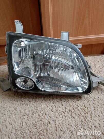 Фара правая рестайлинг тойота ноах