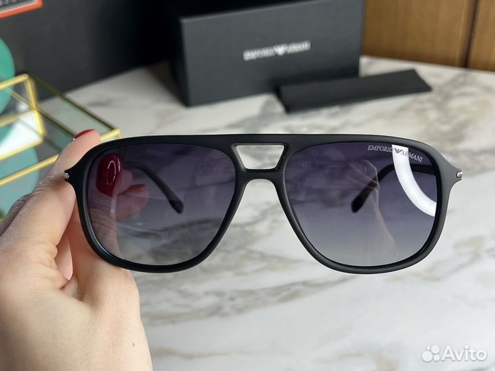 Солнцезащитные очки Emporio Armani