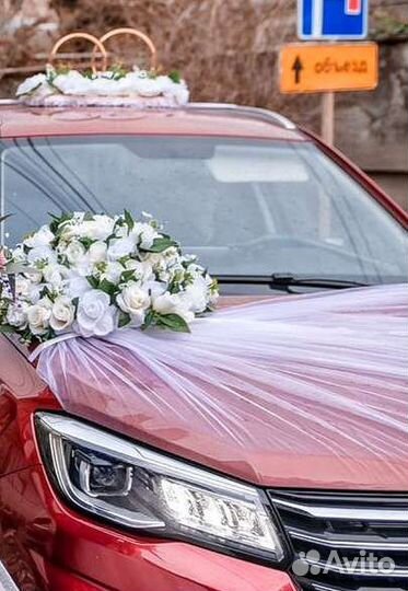 Свадебное украшение на машину