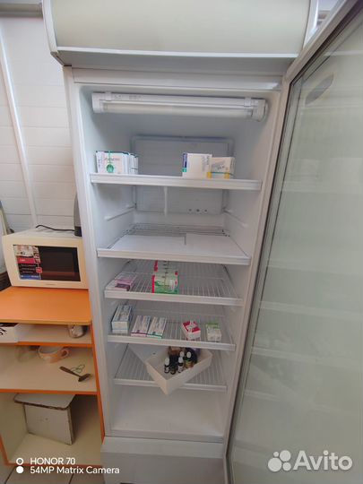 Продам холодильники витринные