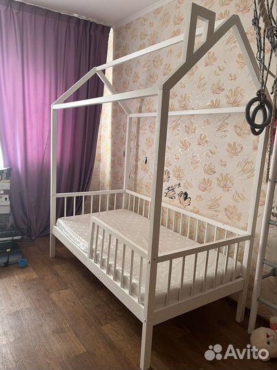 Кровать домик